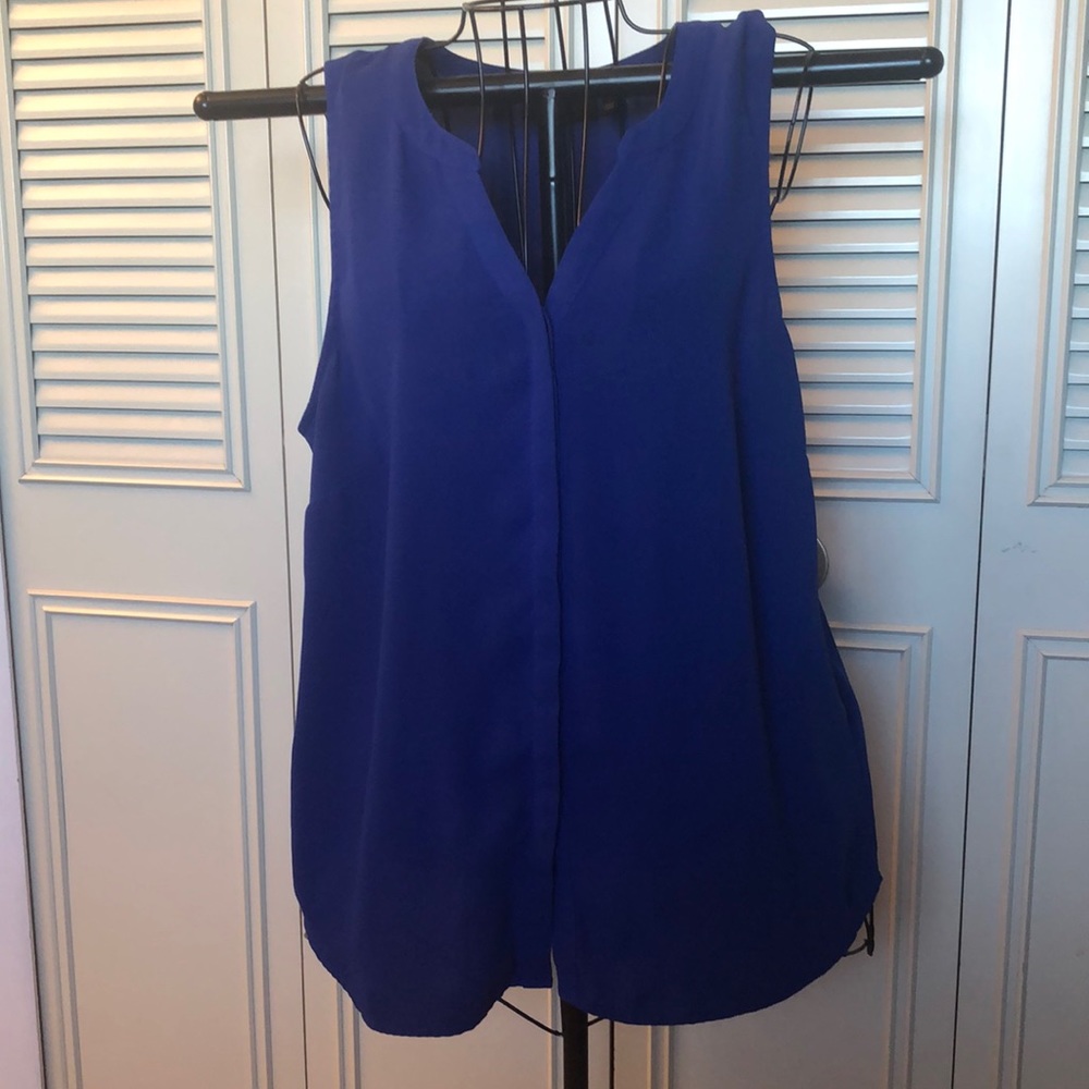 Apt. 9 blue sleeveless button up top